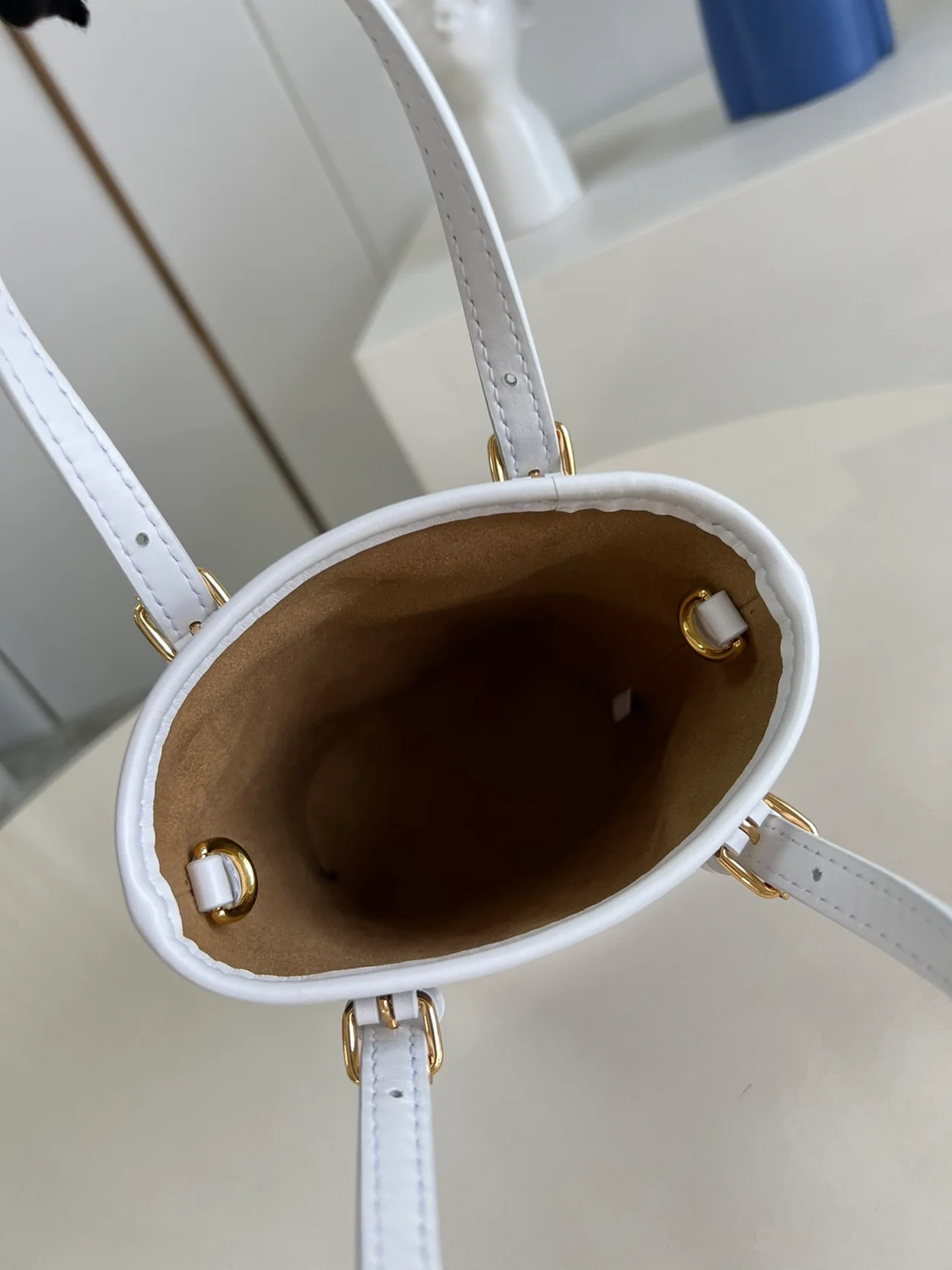 루이비통 나노 버킷백 화이트 M81489