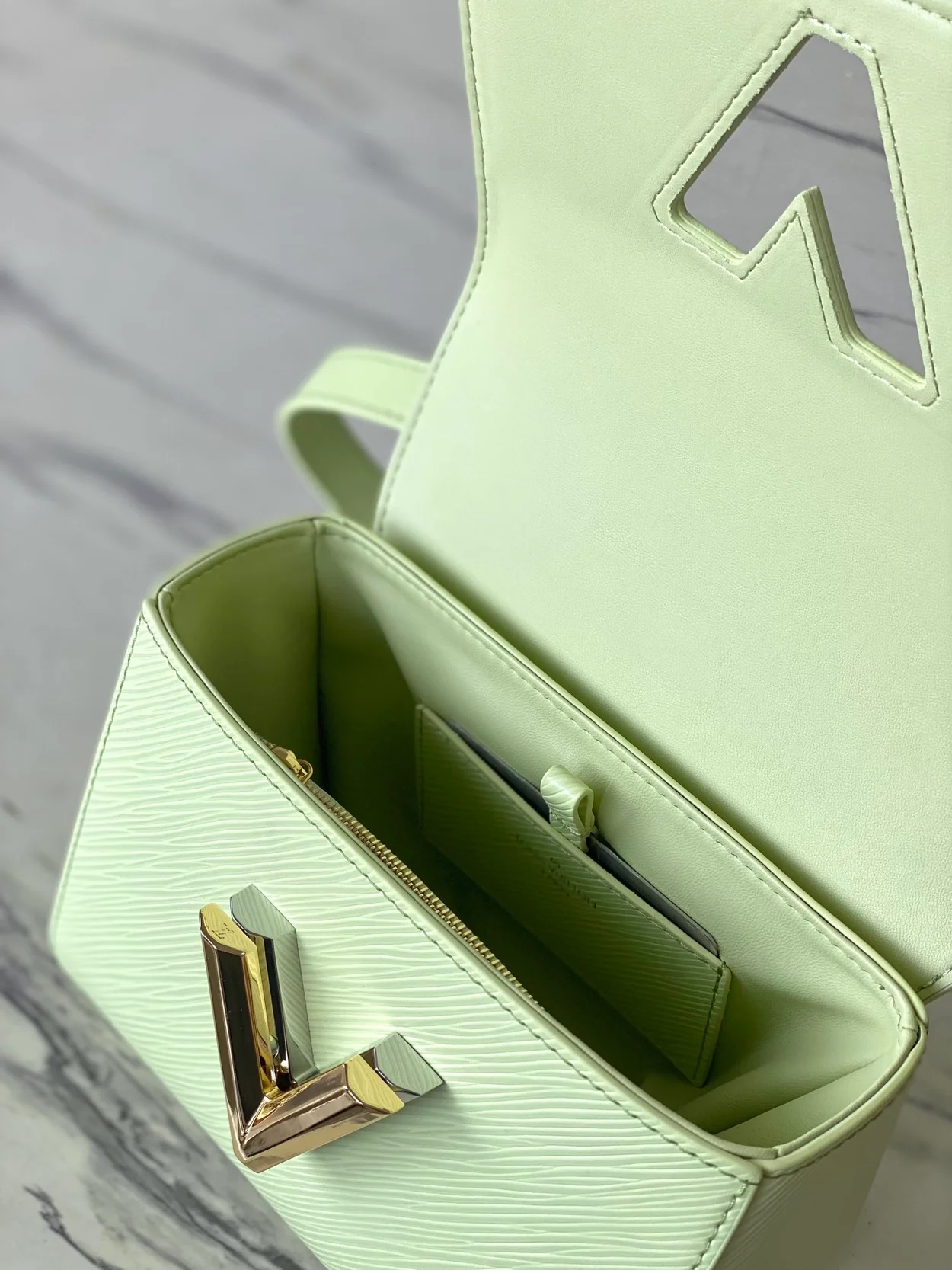 루이비통 트위스트 PM M22768