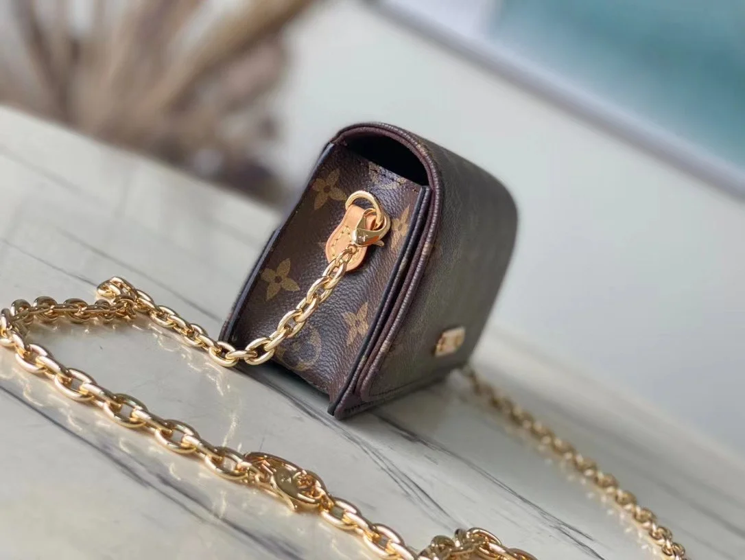 루이비통 월릿 온 체인 릴리 백 M82509