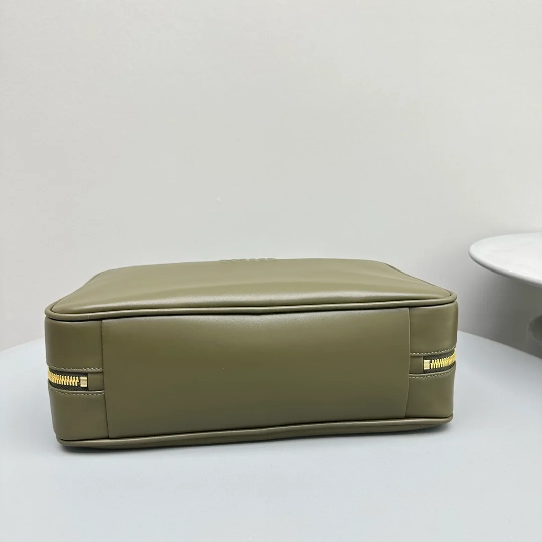 미우미우 가죽 스트랩 탑 핸들백 그린