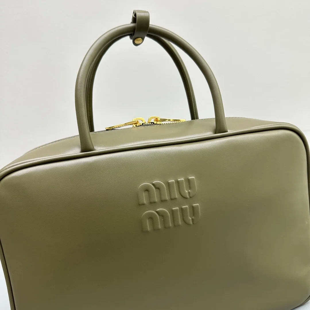 미우미우 가죽 스트랩 탑 핸들백 그린