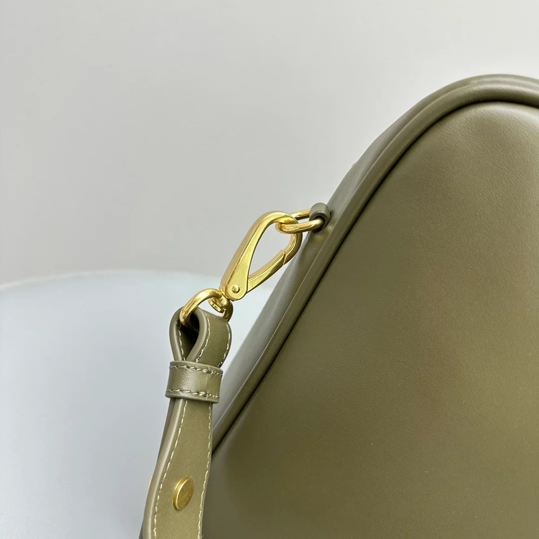 미우미우 가죽 스트랩 탑 핸들백 그린