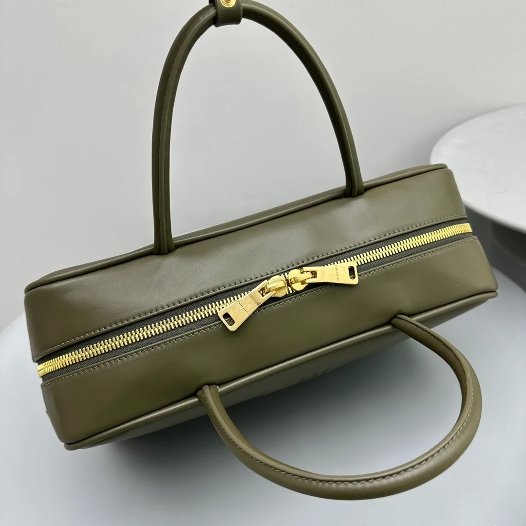 미우미우 가죽 스트랩 탑 핸들백 그린