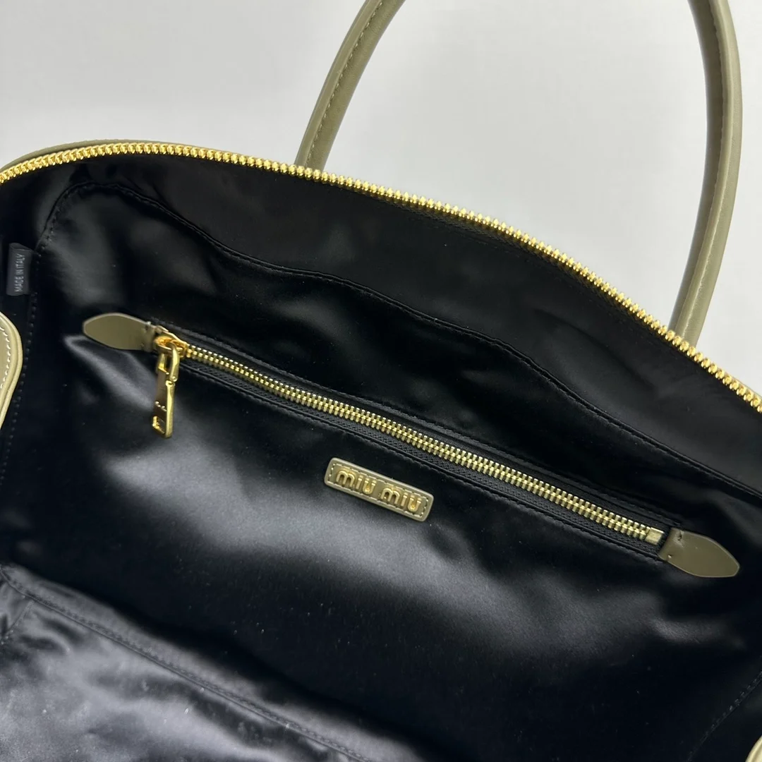 미우미우 가죽 스트랩 탑 핸들백 그린