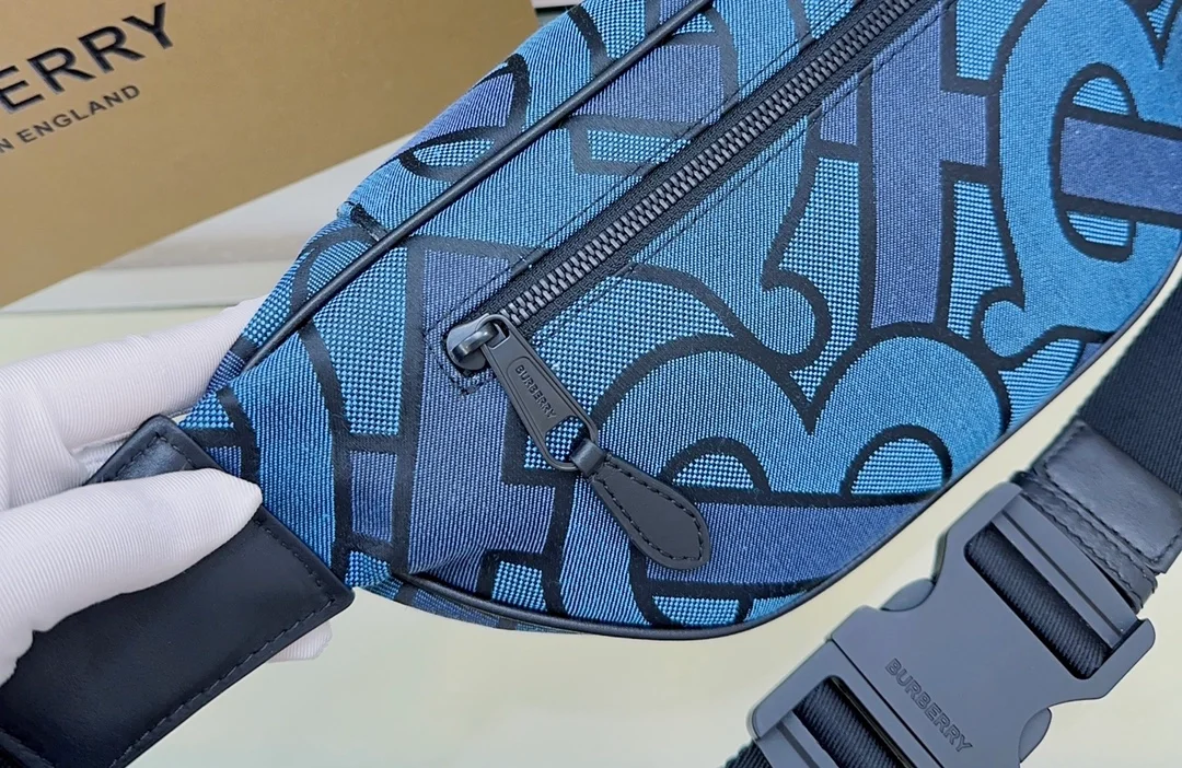 버버리 소니 모노그램 자카드 범백