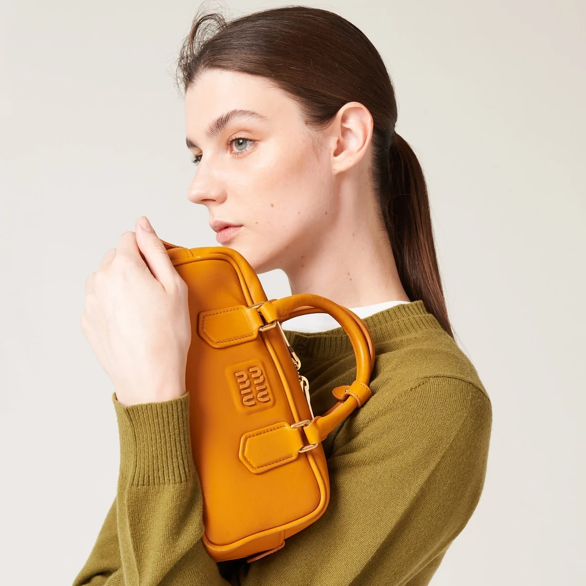 미우미우 레귤러 아르카디 가죽백 옐로우