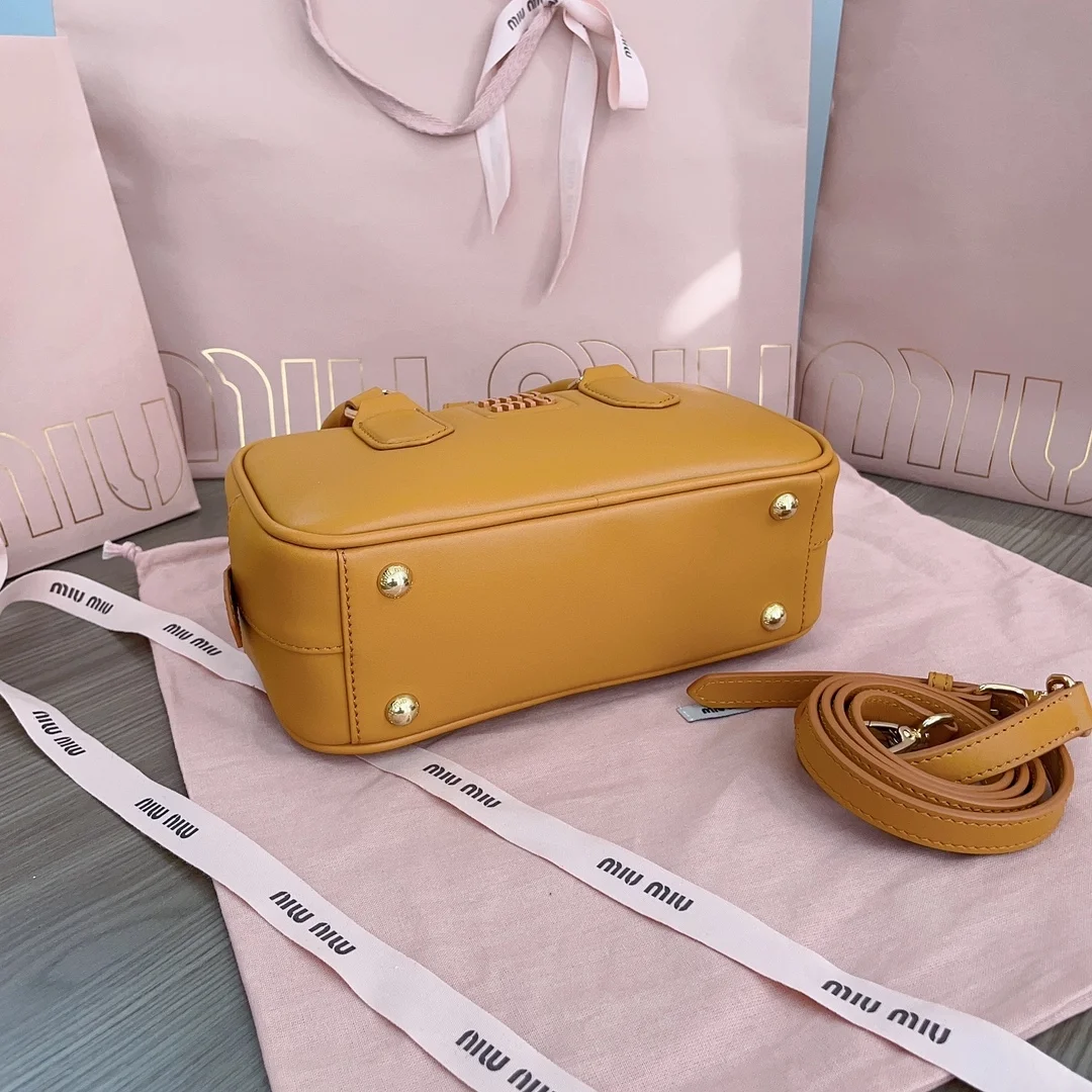 미우미우 레귤러 아르카디 가죽백 옐로우