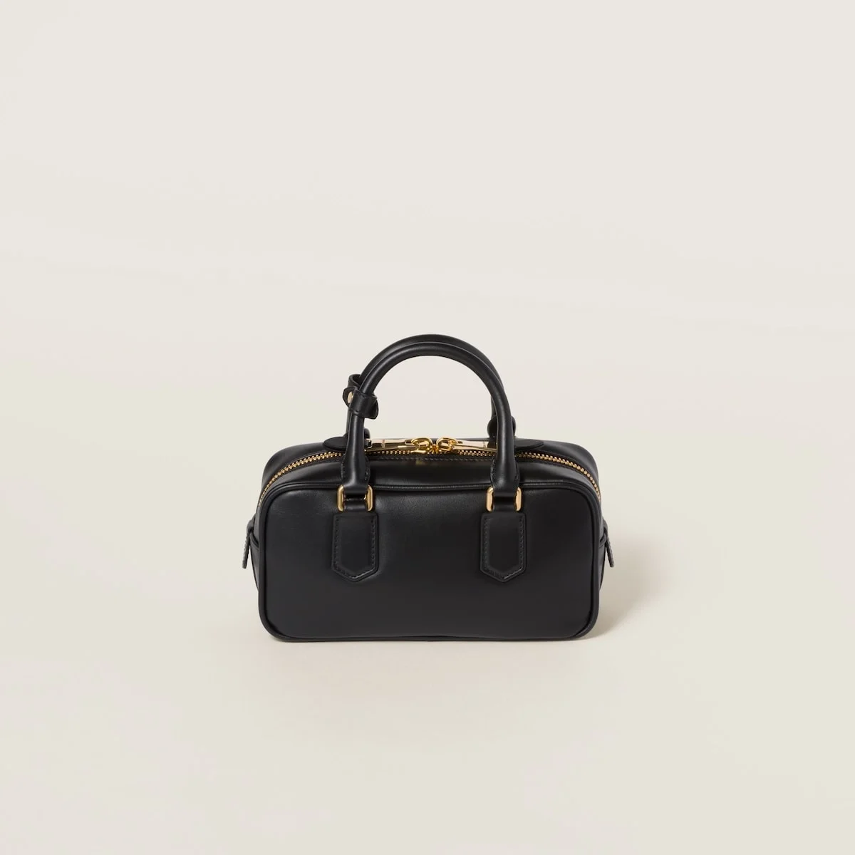 미우미우 레귤러 아르카디 가죽백 블랙