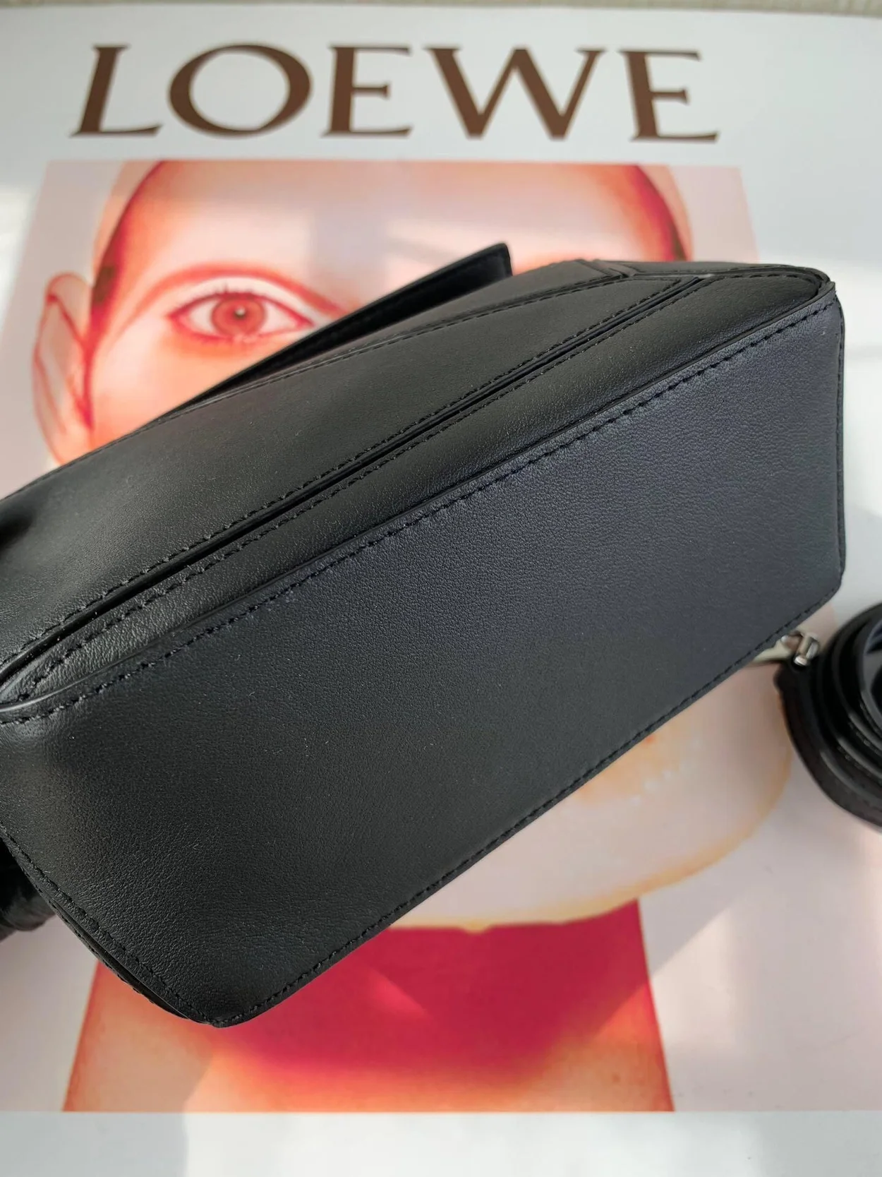 로에베 클래식 카프스킨 미니 퍼즐 백 블랙