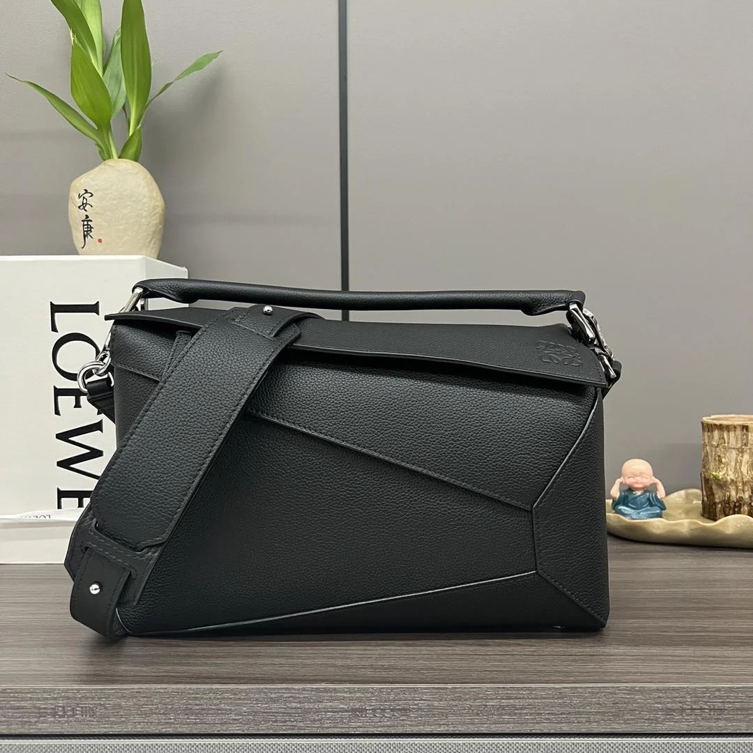 로에베 소프트 그레인 미디움 퍼즐 백 블랙