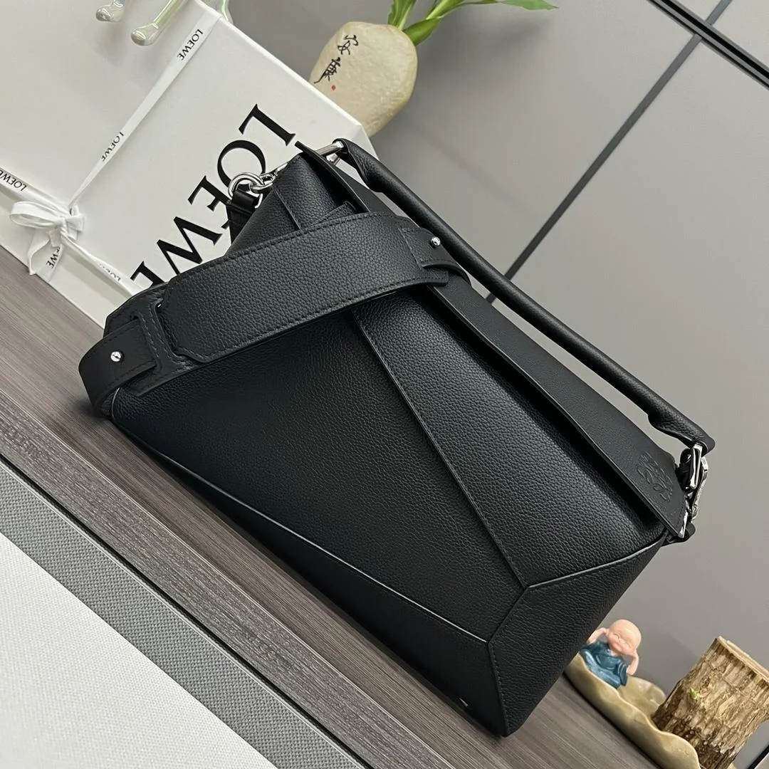 로에베 소프트 그레인 미디움 퍼즐 백 블랙