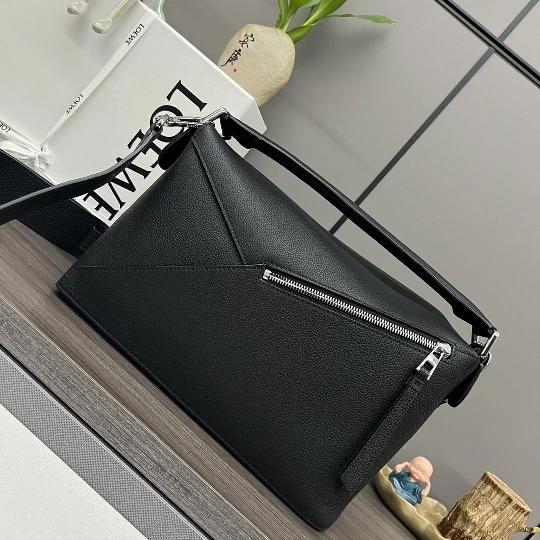 로에베 소프트 그레인 미디움 퍼즐 백 블랙