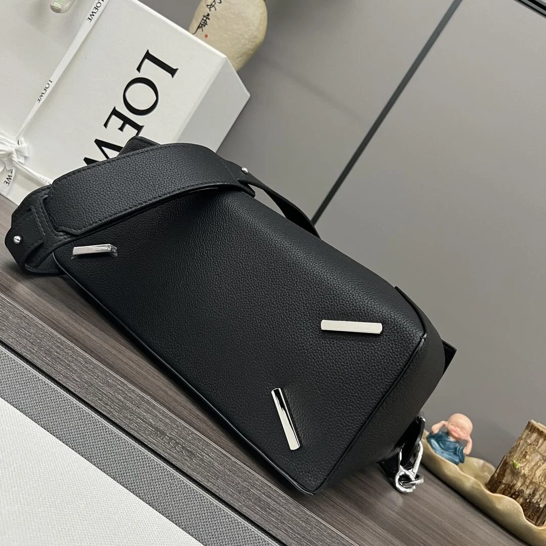 로에베 소프트 그레인 미디움 퍼즐 백 블랙