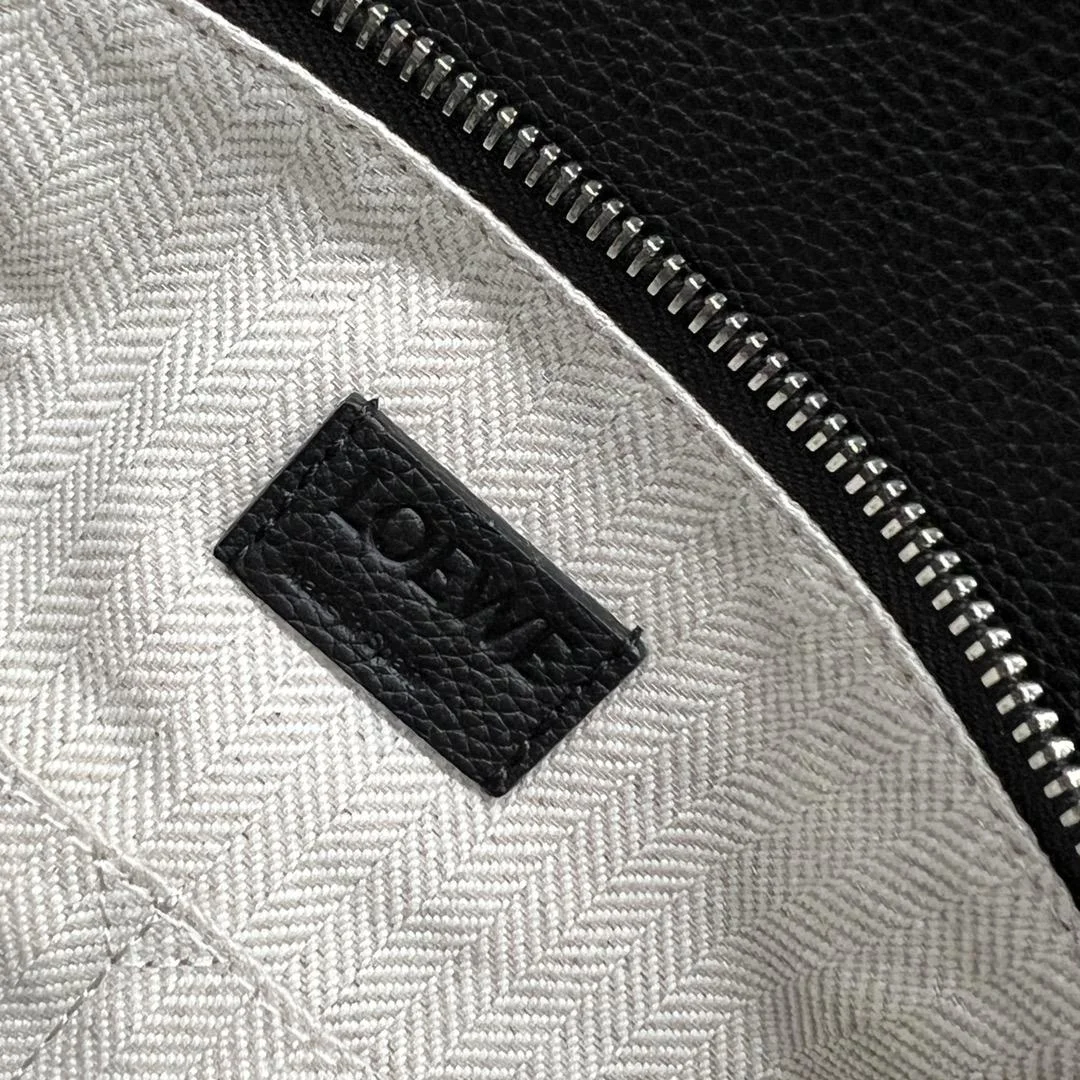 로에베 소프트 그레인 미디움 퍼즐 백 블랙