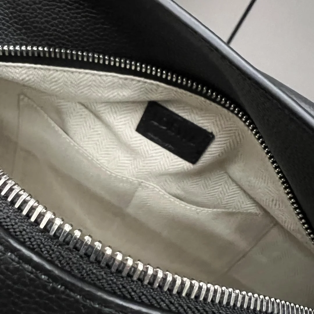 로에베 소프트 그레인 미디움 퍼즐 백 블랙