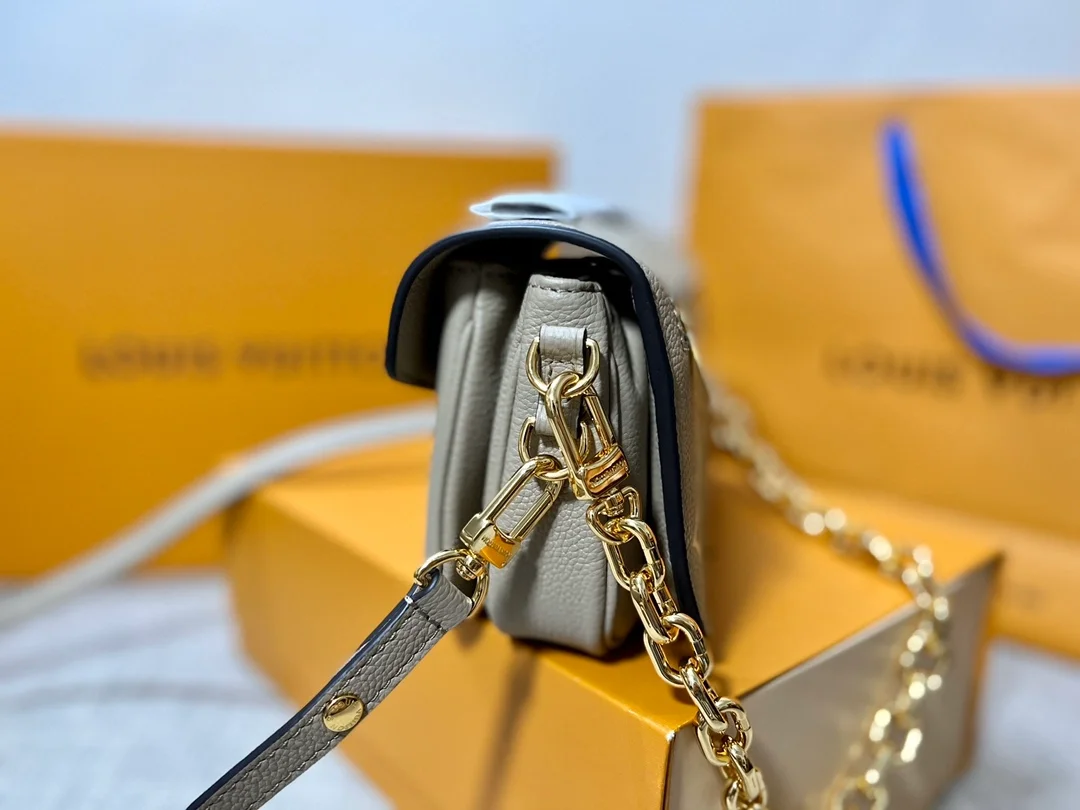 루이비통 포쉐트 메티스 이스트 웨스트 M23081