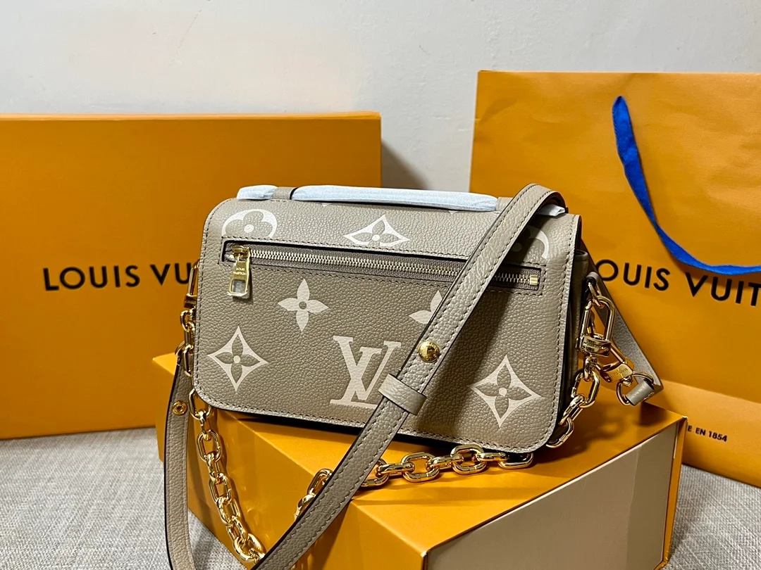 루이비통 포쉐트 메티스 이스트 웨스트 M23081