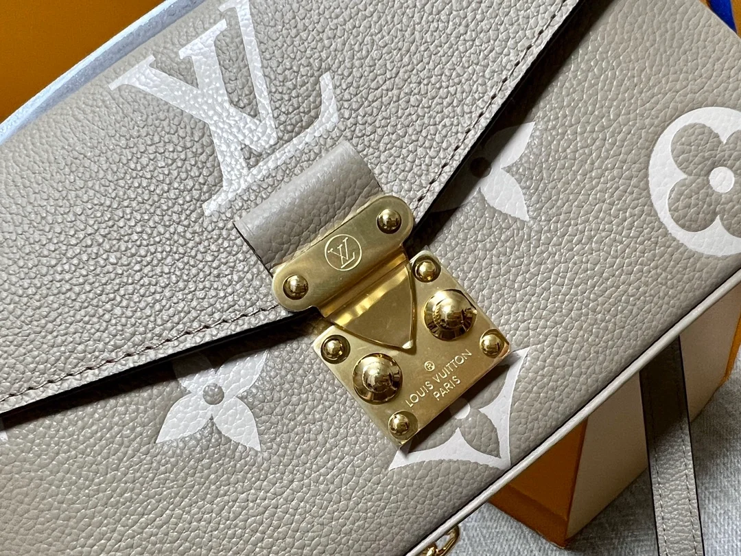 루이비통 포쉐트 메티스 이스트 웨스트 M23081