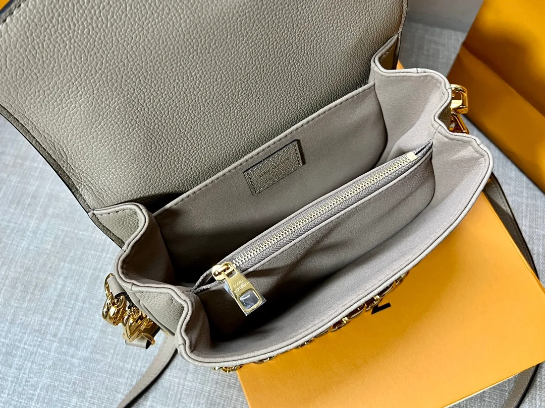 루이비통 포쉐트 메티스 이스트 웨스트 M23081