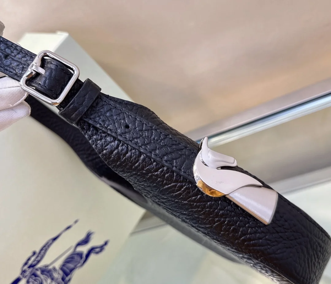 버버리 스몰 체스 숄더백