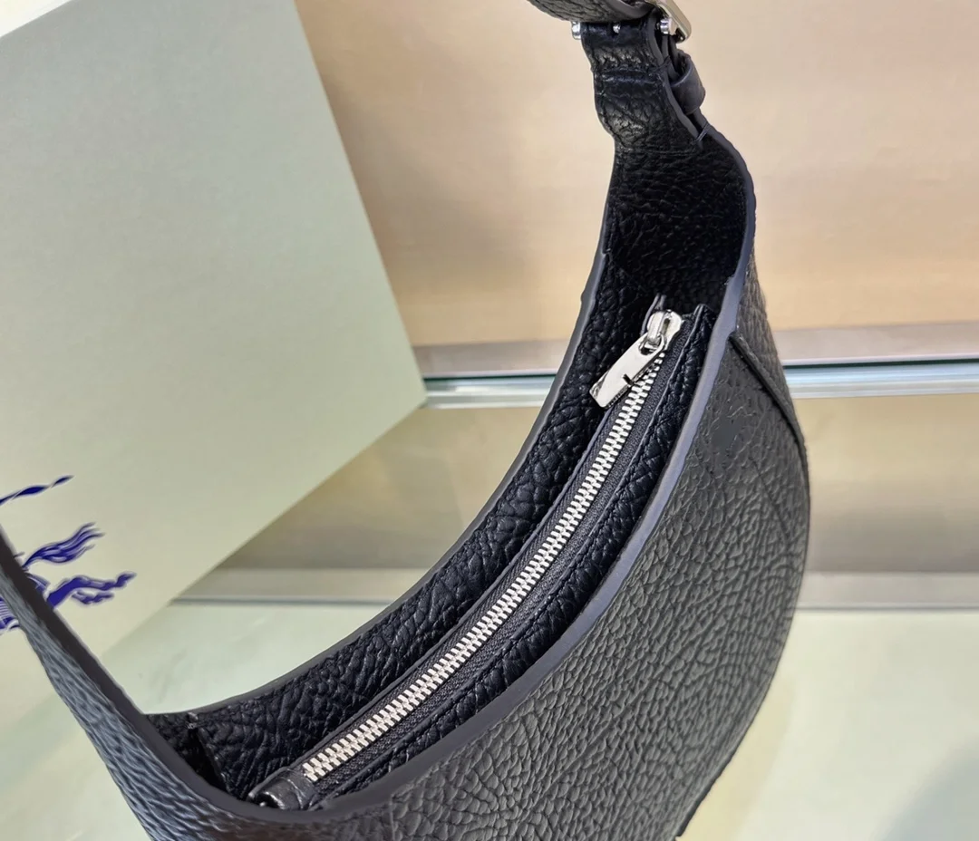 버버리 스몰 체스 숄더백