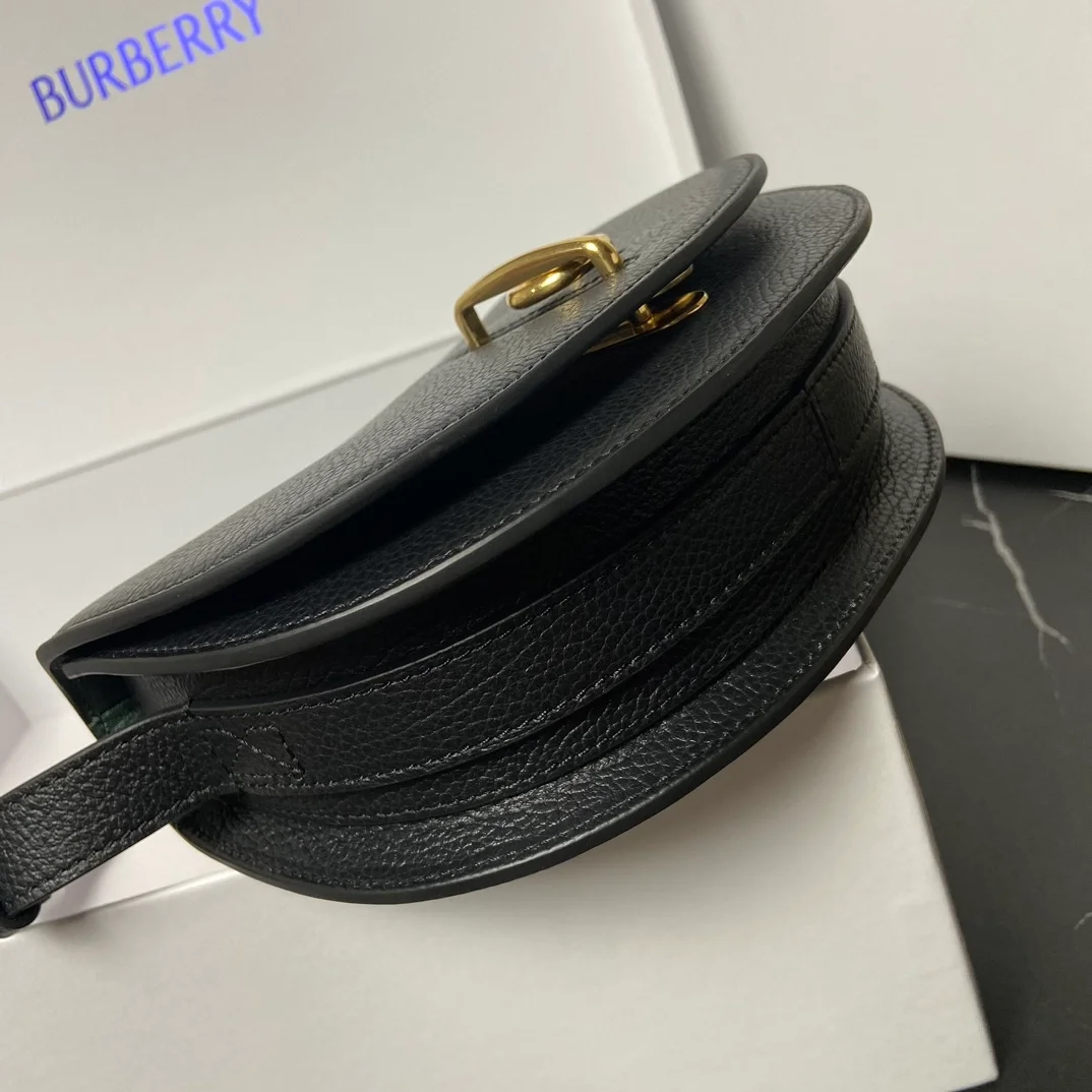 버버리 미니 로킹 홀스백 블랙