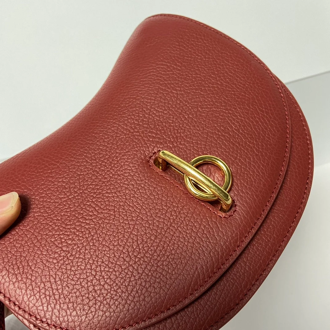 버버리 미니 로킹 홀스백 레드