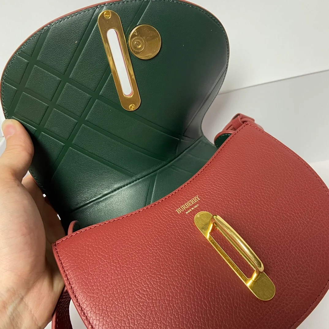 버버리 미니 로킹 홀스백 레드