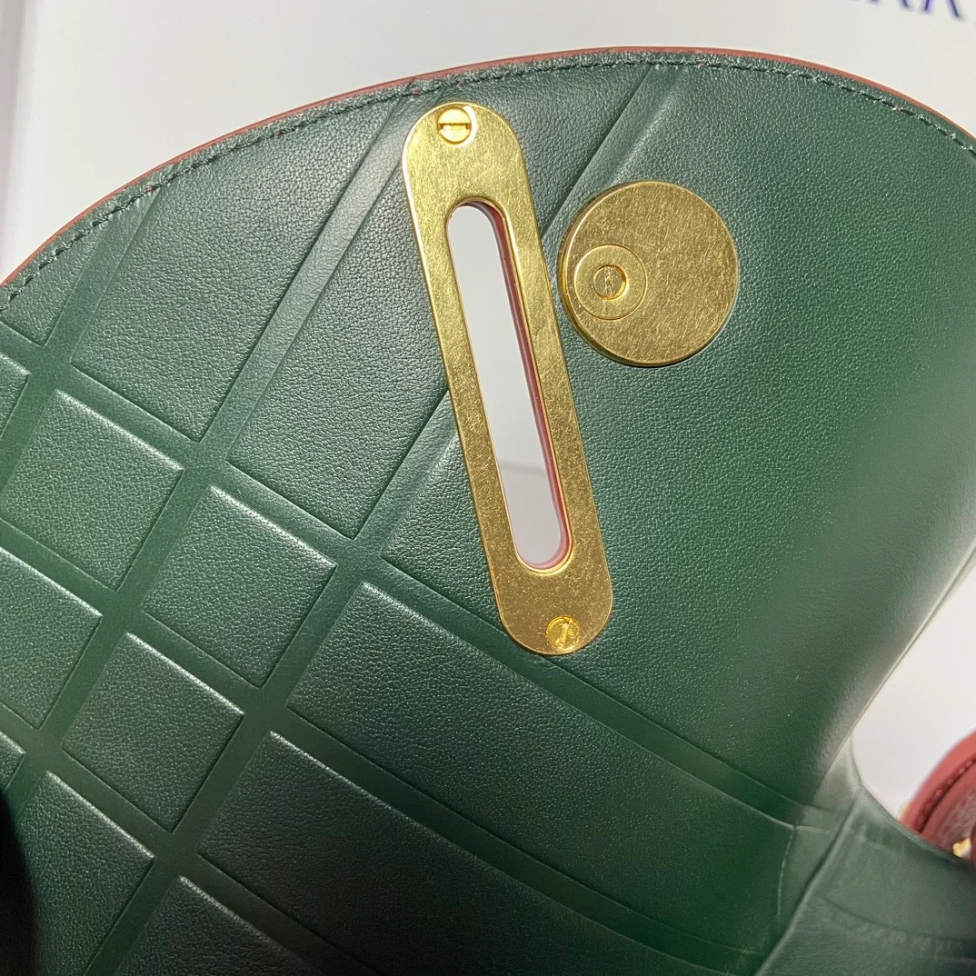 버버리 미니 로킹 홀스백 레드