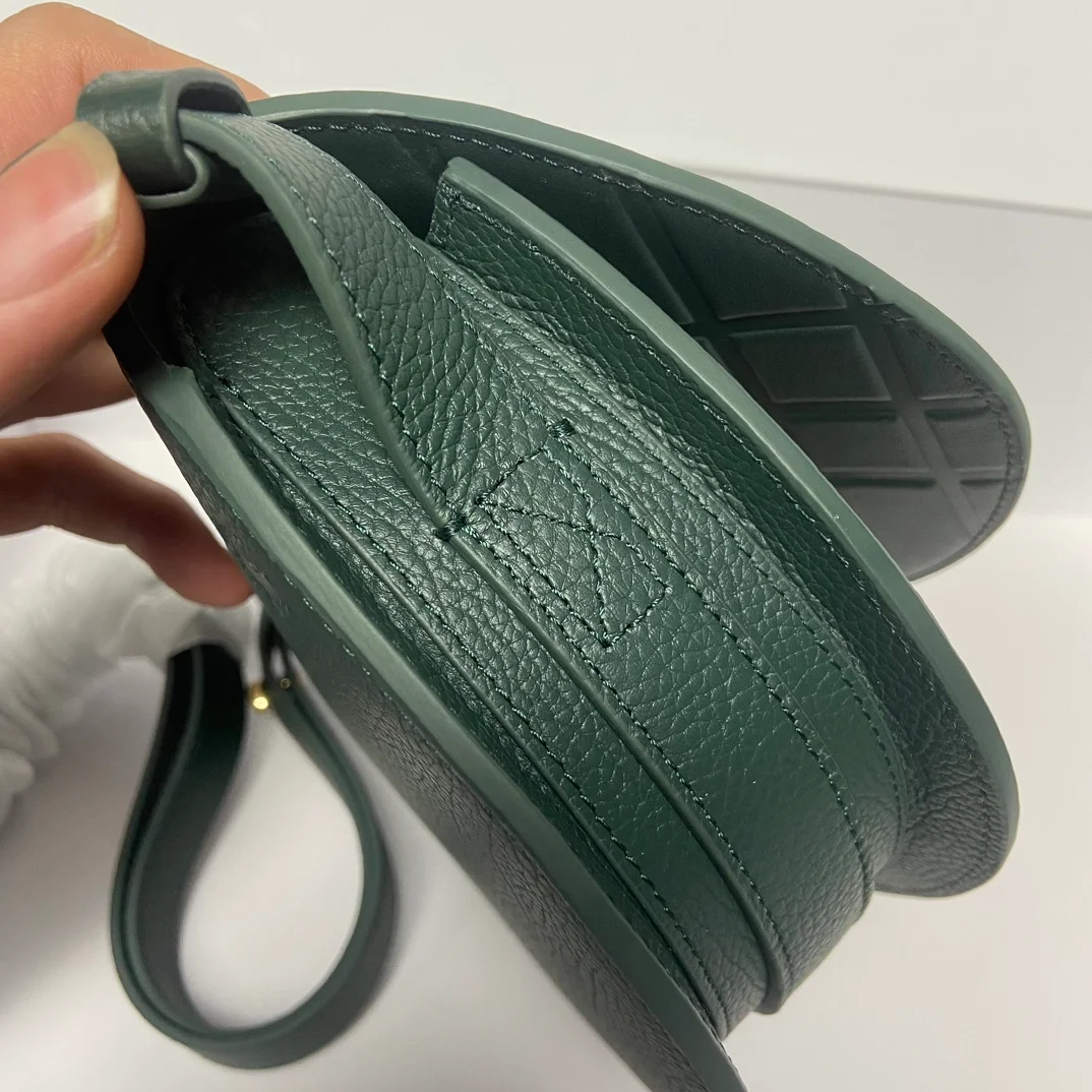 버버리 미니 로킹 홀스백 그린