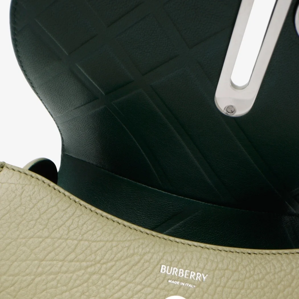 버버리 미니 로킹 홀스백 헌터