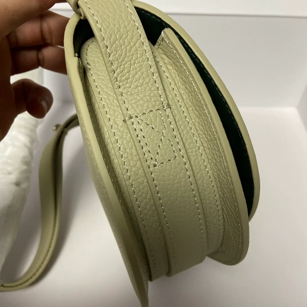 버버리 미니 로킹 홀스백 헌터