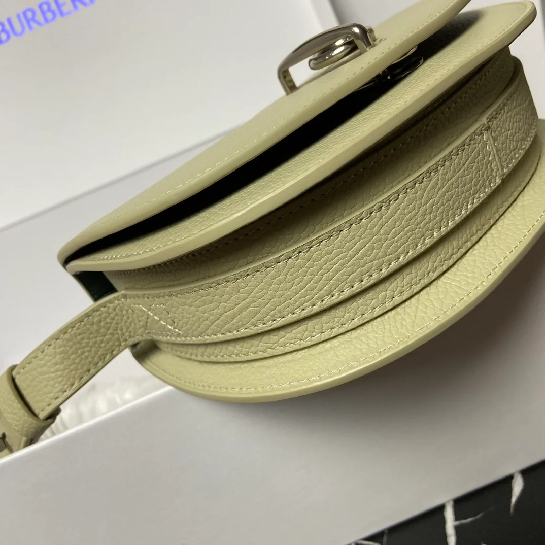 버버리 미니 로킹 홀스백 헌터