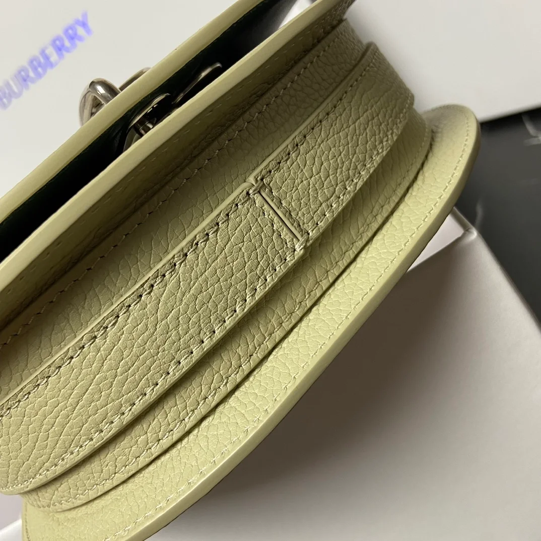 버버리 미니 로킹 홀스백 헌터