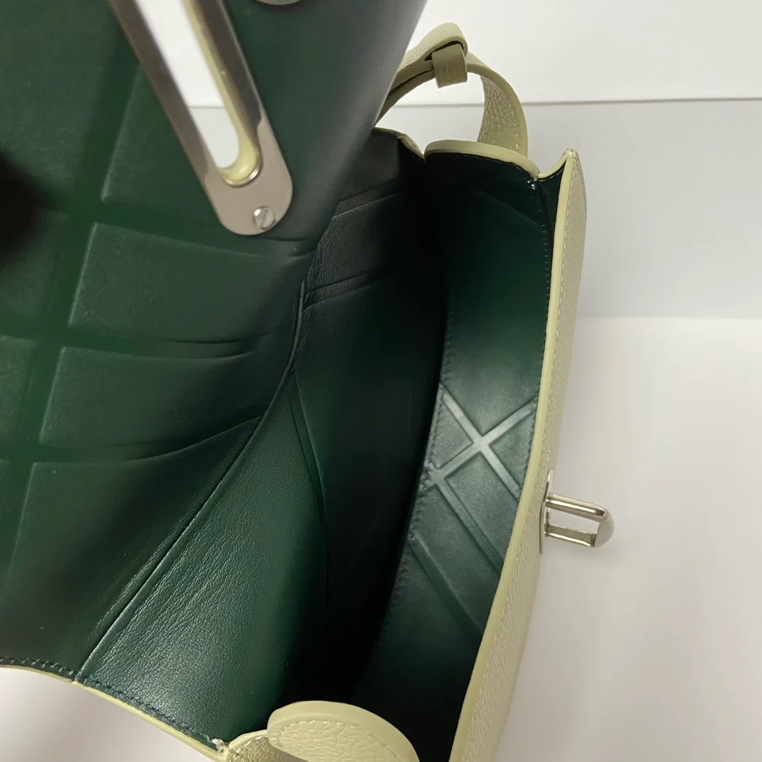 버버리 미니 로킹 홀스백 헌터