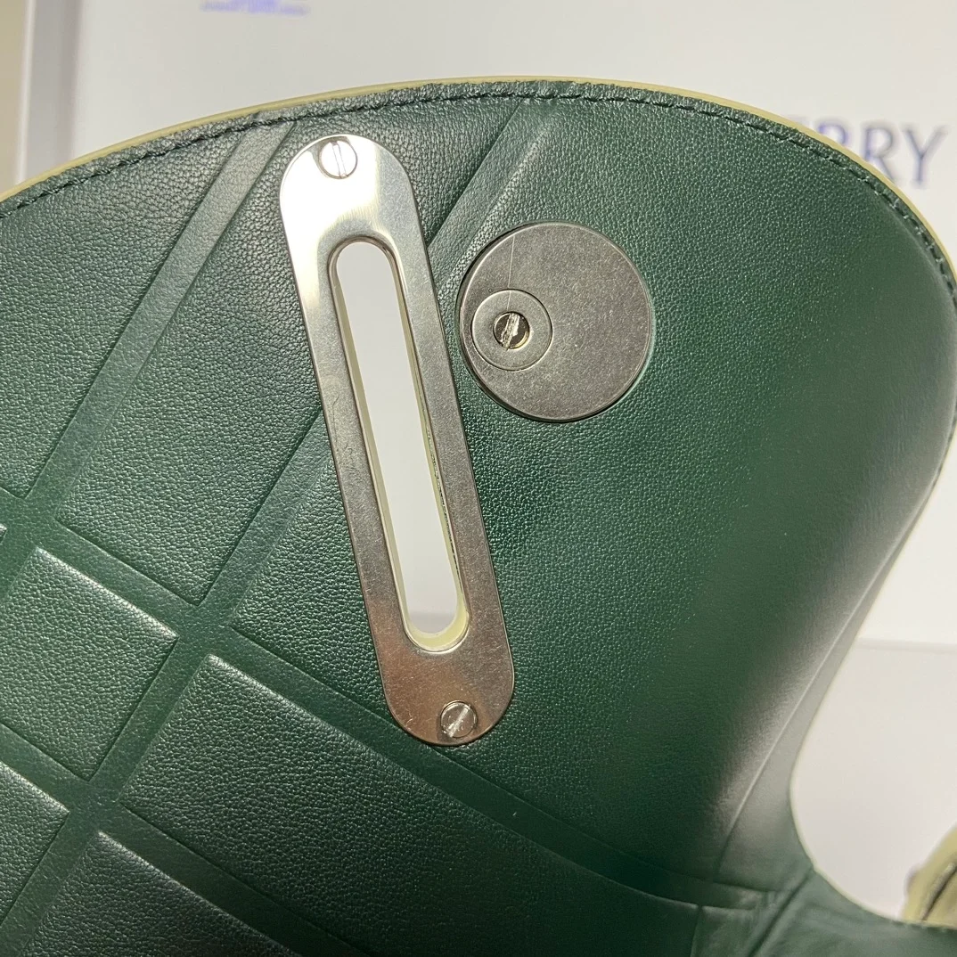 버버리 미니 로킹 홀스백 헌터