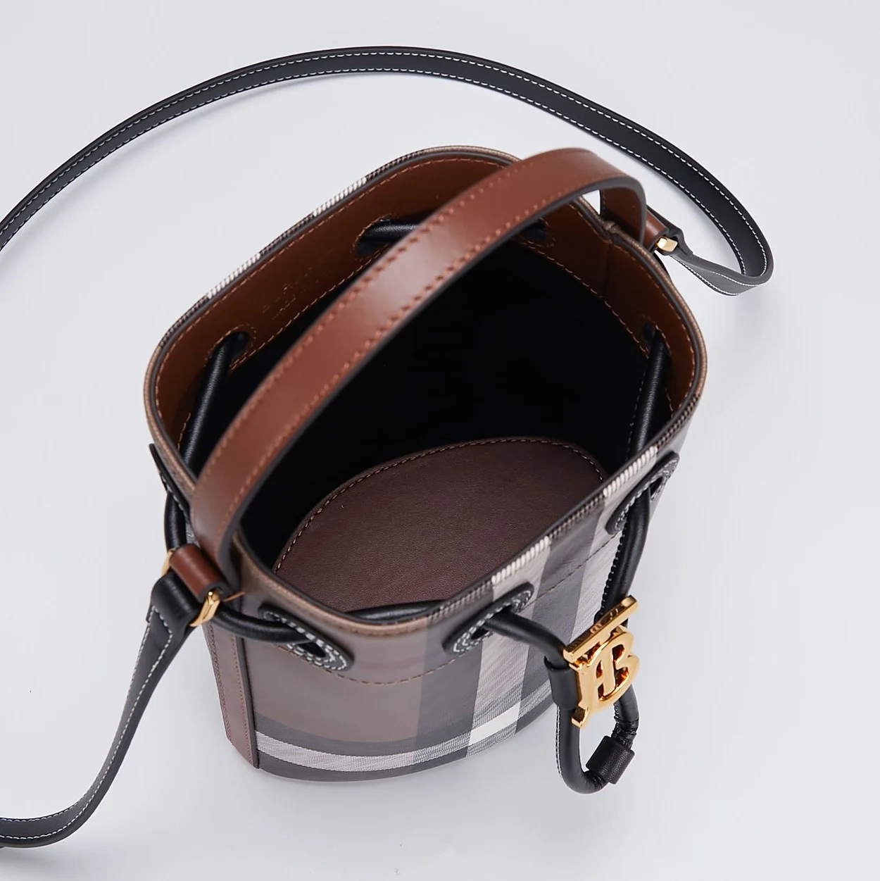버버리 미니 TB 버킷백 다크 브라운
