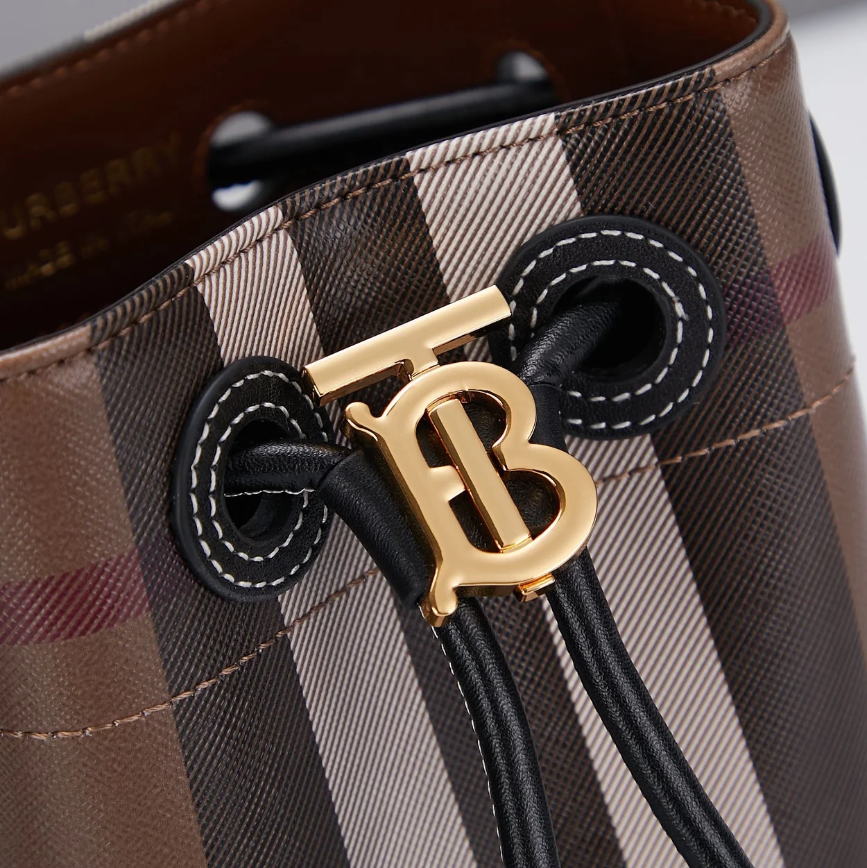 버버리 미니 TB 버킷백 다크 브라운