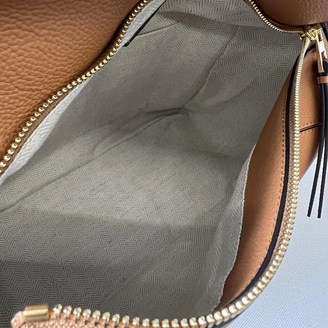 로에베 소프트 그레인 미디움 퍼즐 백 브라운