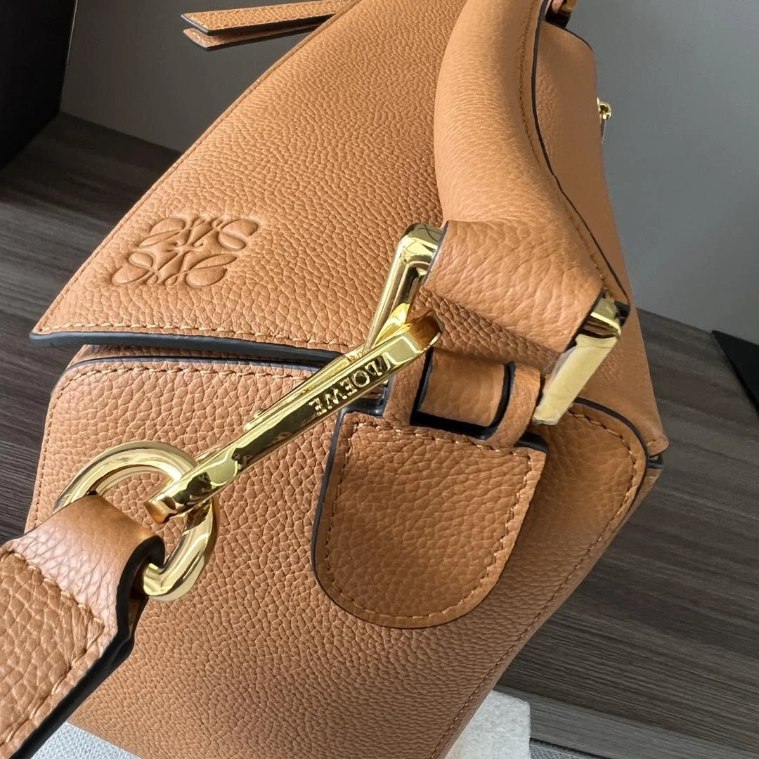 로에베 소프트 그레인 미디움 퍼즐 백 브라운