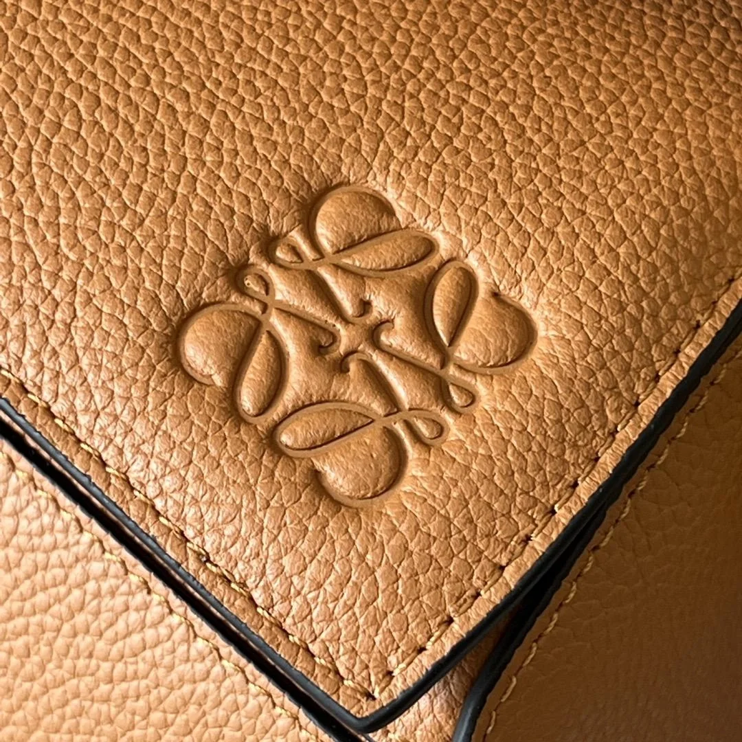 로에베 소프트 그레인 미디움 퍼즐 백 브라운