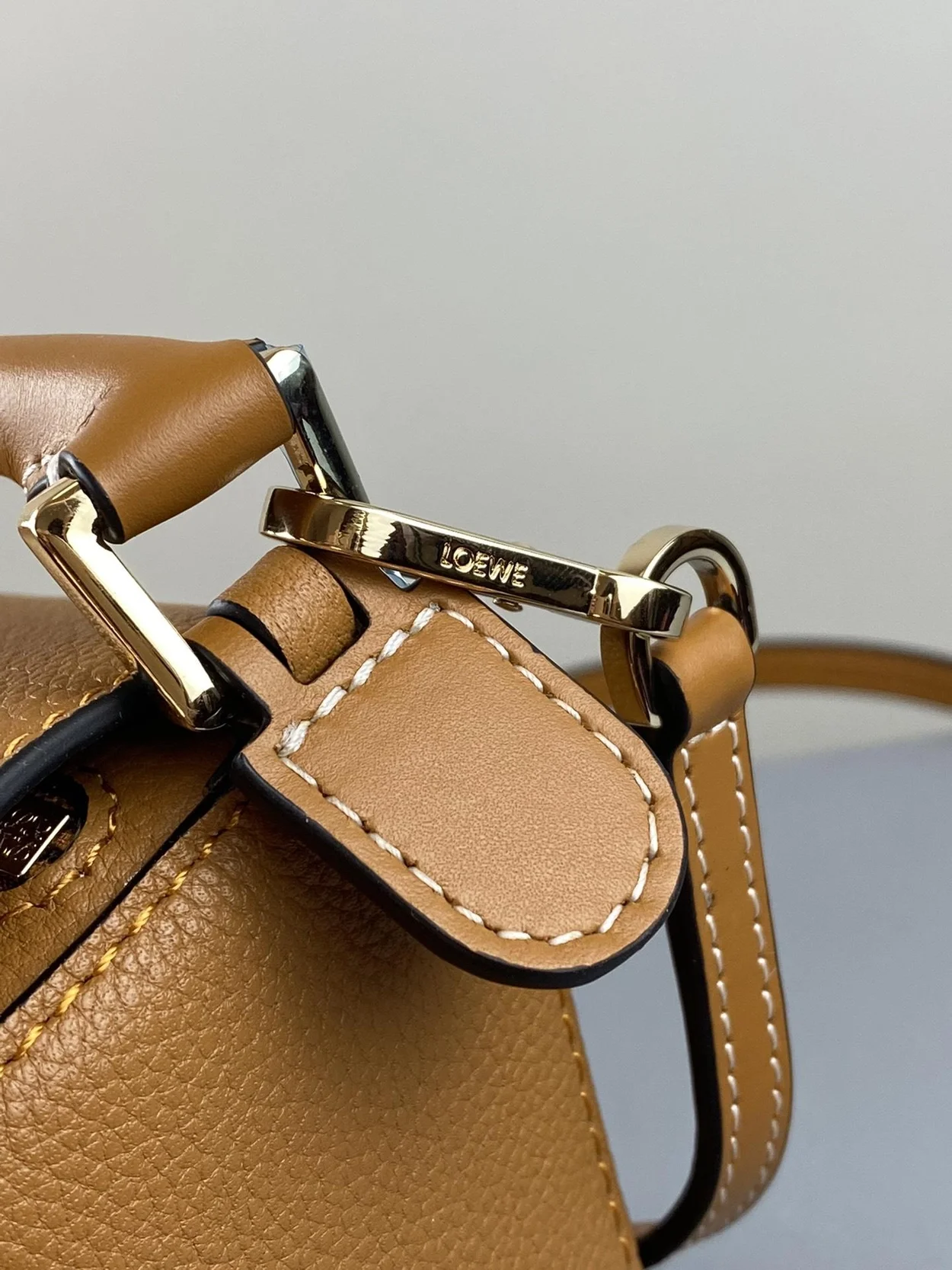 로에베 소프트 그레인 미니 퍼즐 백 브라운