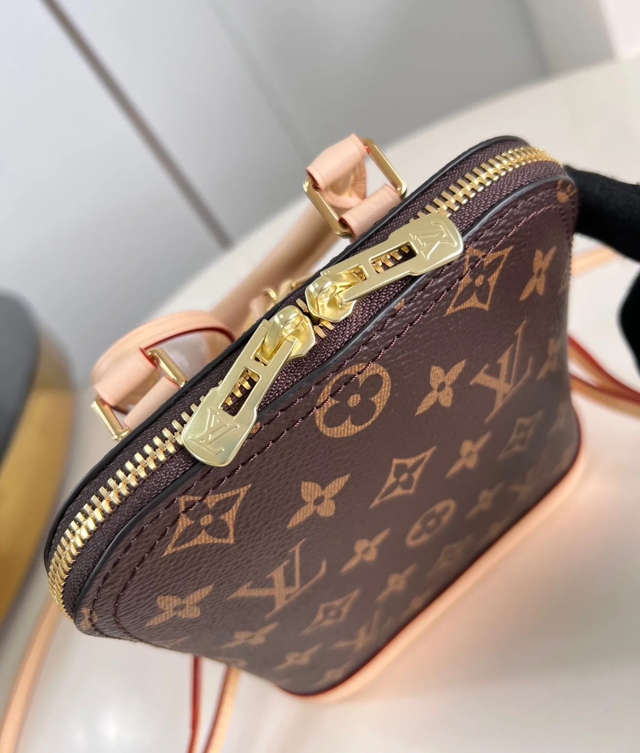 루이비통 알마 백팩 M47132