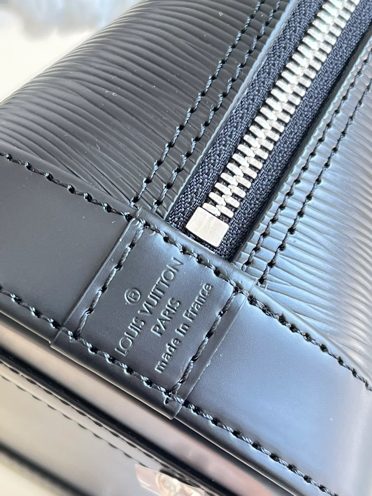 루이비통 알마 BB 에피블랙 M59217