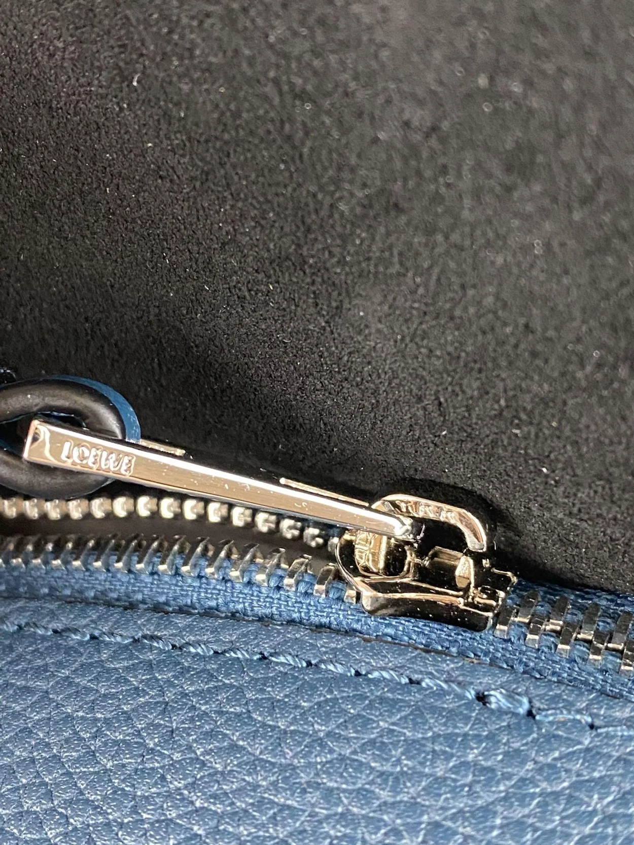 로에베 소프트 그레인 라지 퍼즐 엣지 백 블루