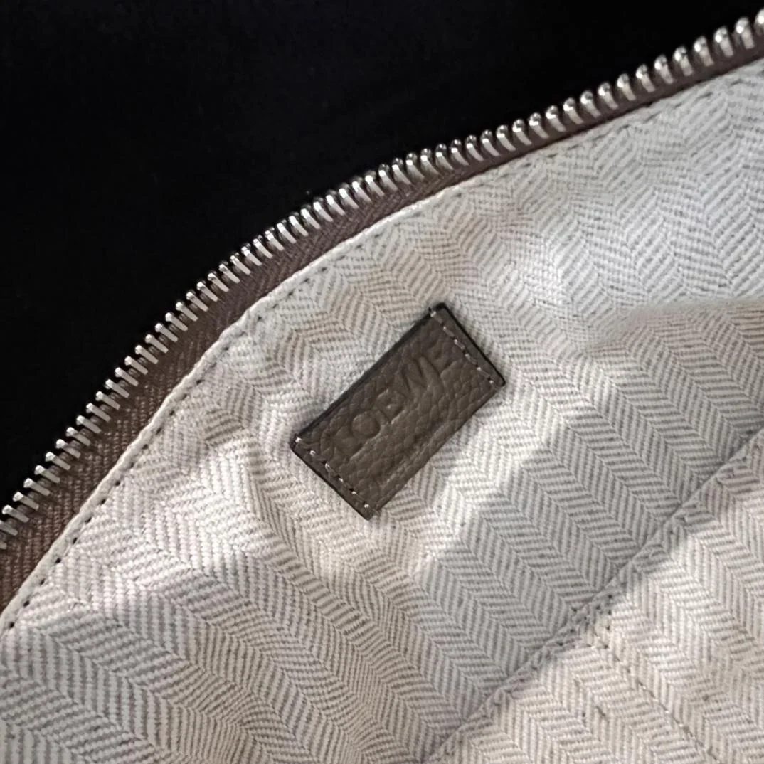 로에베 소프트 그레인 라지 퍼즐 엣지 백 베이지