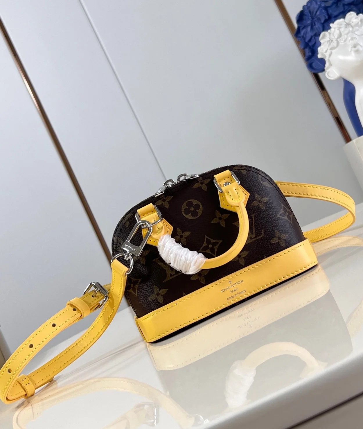 루이비통 나노 알마 모노그램 M82717