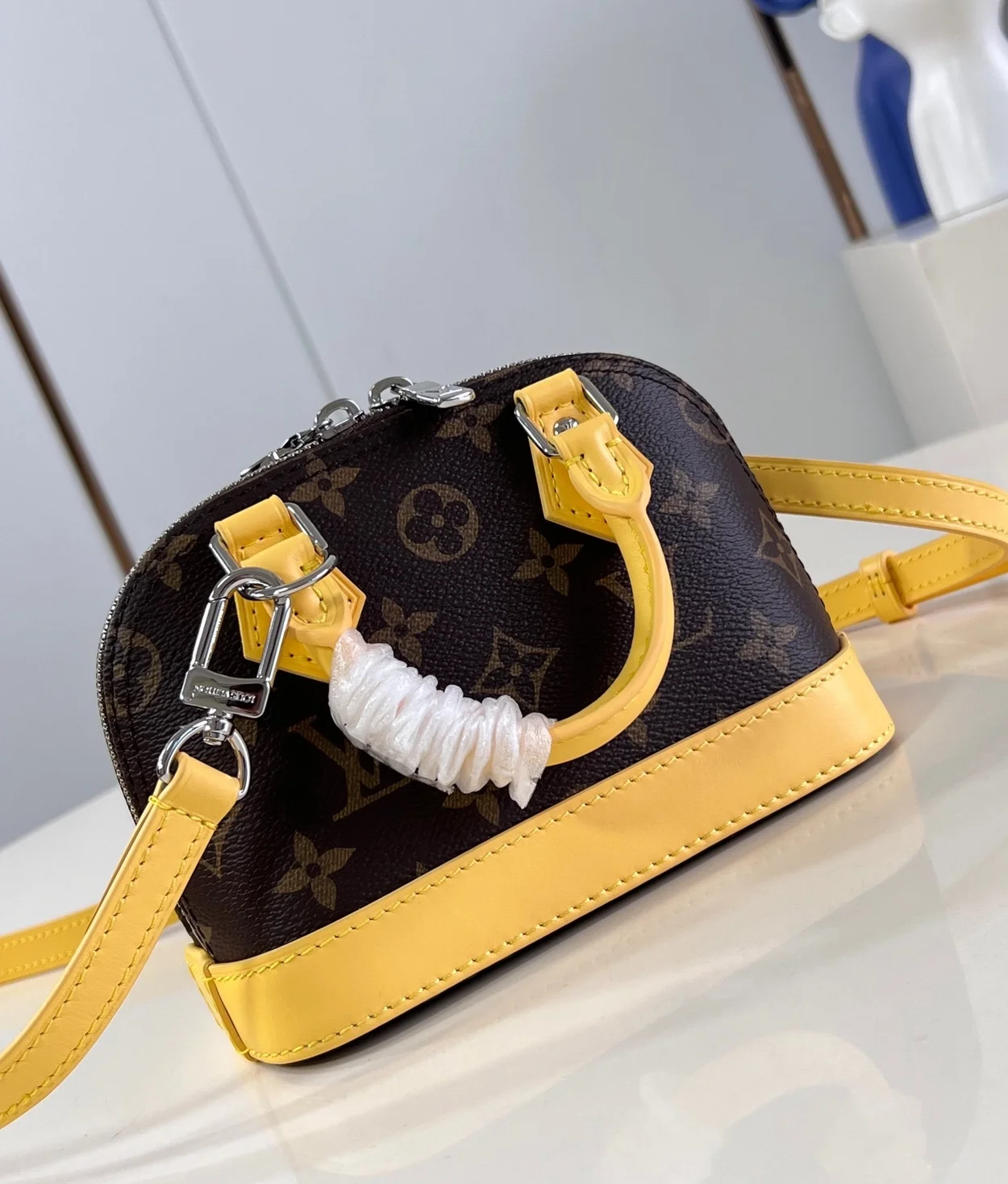 루이비통 나노 알마 모노그램 M82717