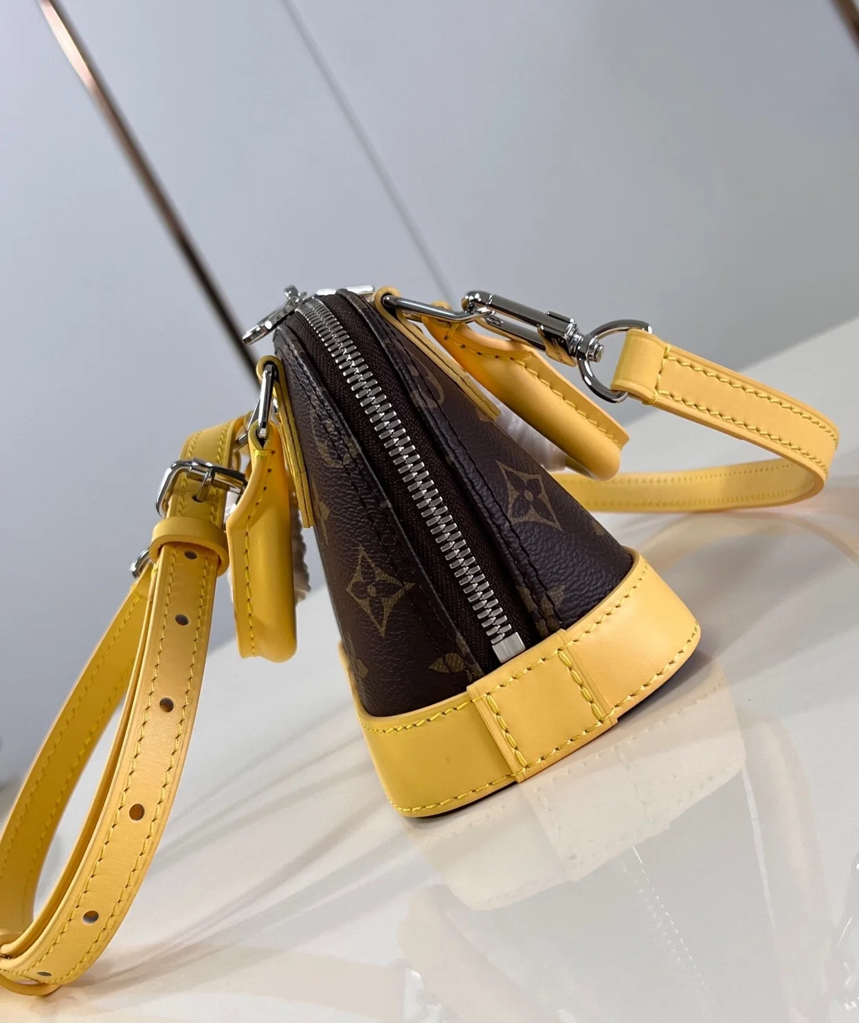 루이비통 나노 알마 모노그램 M82717