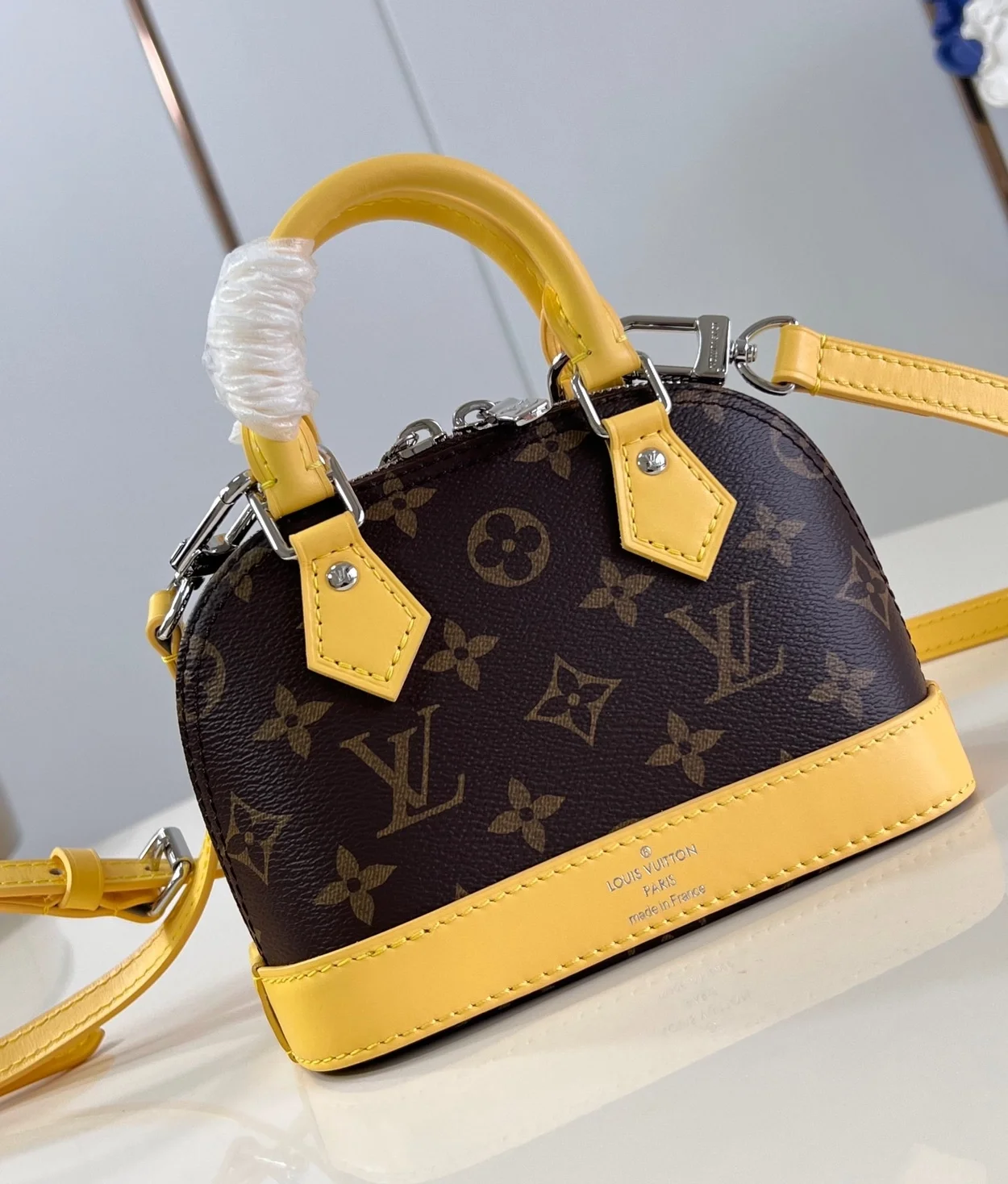 루이비통 나노 알마 모노그램 M82717